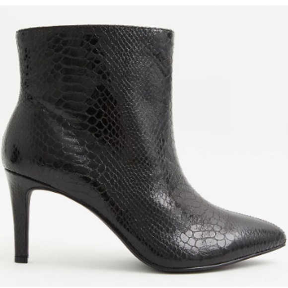 NWT Torrid Pointed Toe Snakeskin Heeled Booties in Black - Picture 2 of 8